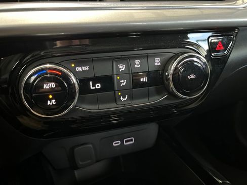 Used 2024 Chevrolet Trax LT FWD image 14