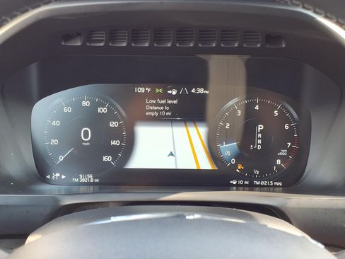 Used 2018 Volvo XC90 T5 Momentum w/ Convenience Package FWD image 25