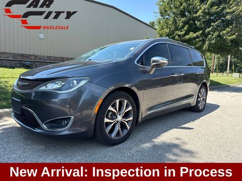 Used 2019 Chrysler Pacifica Limited FWD image 1