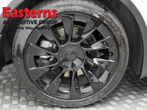 Used 2022 Tesla Model Y Long Range AWD/4WD image 26
