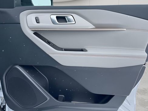 New 2026 Ford Explorer Active w/ Active Comfort Package image 10