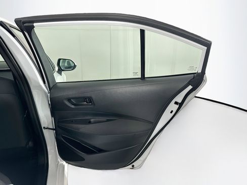 Used 2025 Toyota Corolla LE image 28