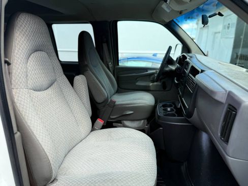 Used 2003 Chevrolet Express 3500 Extended Passenger RWD image 31