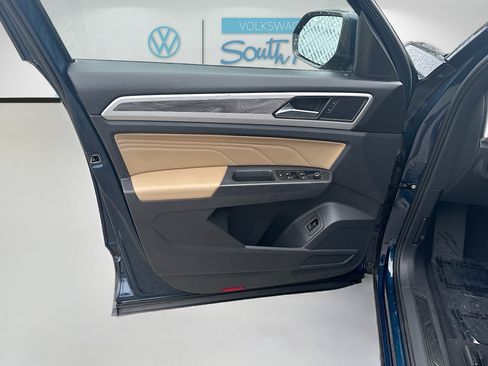 Used 2021 Volkswagen Atlas Cross Sport SE FWD image 19