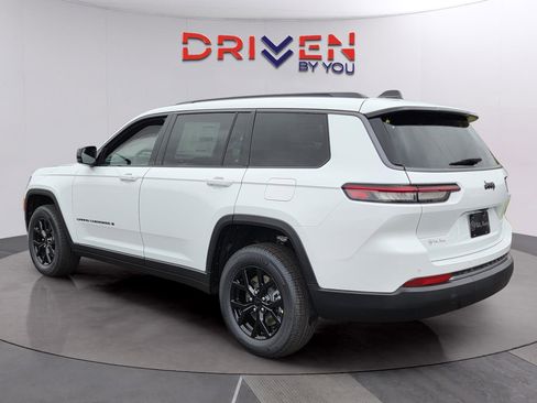 New 2026 Jeep Grand Cherokee L 2WD image 3