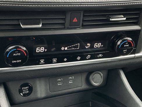 Used 2025 Nissan Rogue SV image 32