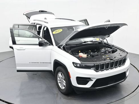 Used 2023 Jeep Grand Cherokee Laredo RWD image 37