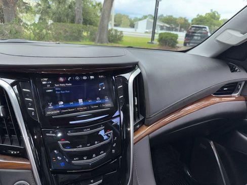 Used 2020 Cadillac Escalade 2WD image 69