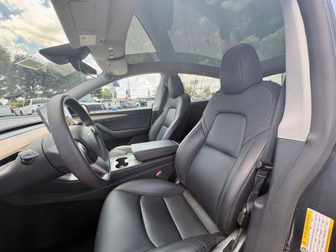 Used 2024 Tesla Model Y Long Range AWD/4WD image 12