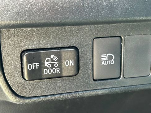 Used 2023 Toyota Tacoma SR AWD/4WD image 23