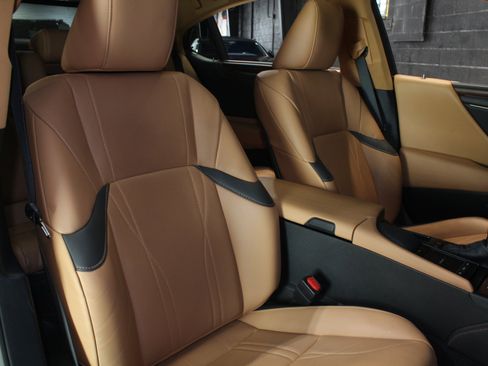 Used 2022 Lexus ES 300h Ultra Luxury w/ Accessory Package 2 FWD image 50