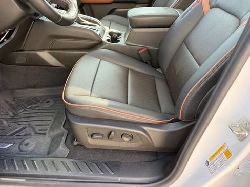 Used 2024 GMC Canyon AT4 w/ AT4 Premium Package AWD/4WD image 19