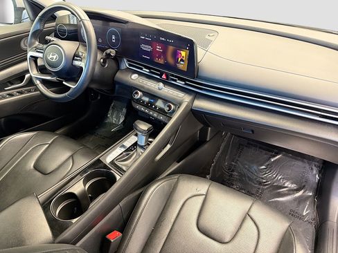 Used 2025 Hyundai Elantra Limited FWD image 12