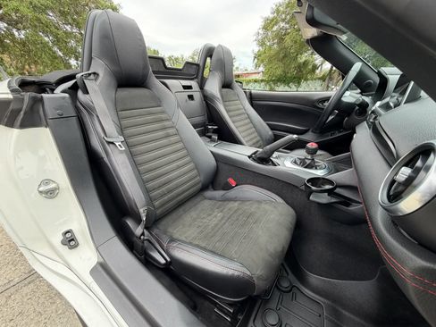Used 2017 FIAT 124 Spider Abarth RWD image 8