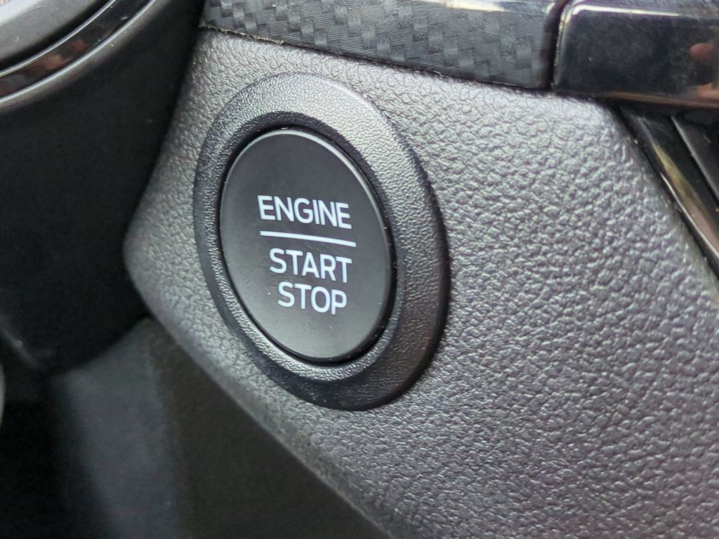 Certified 2025 Ford Escape ST-Line Select AWD/4WD image 30