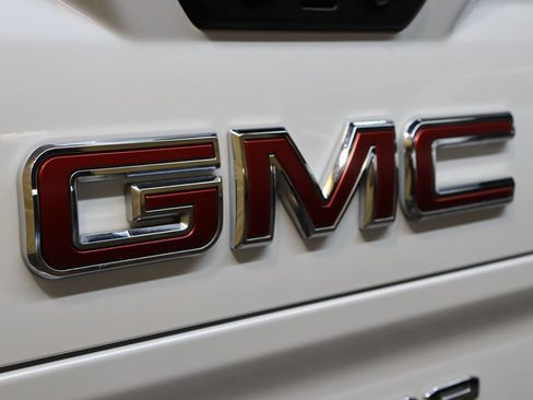 Used 2022 GMC Sierra 1500 SLT w/ SLT Premium Plus Package AWD/4WD image 28