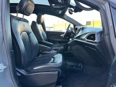 Used 2020 Chrysler Pacifica Touring-L w/ Advanced Safetytec Group image 27