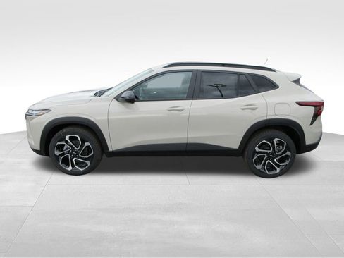 New 2026 Chevrolet Trax RS image 2