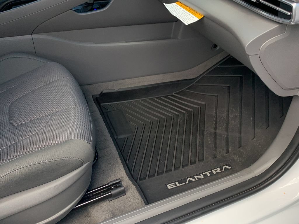 Certified 2026 Hyundai Elantra SE FWD image 36