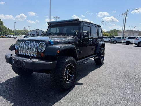 Used 2007 Jeep Wrangler Unlimited Sahara w/ Dual Top Group AWD/4WD image 3