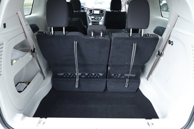 Used 2023 Chrysler Voyager LX FWD image 9