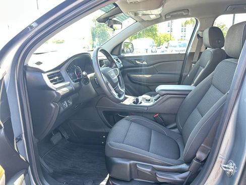 Used 2023 GMC Acadia SLE FWD image 16