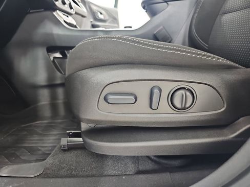 Used 2024 GMC Terrain SLE w/ Driver Convenience Package image 34