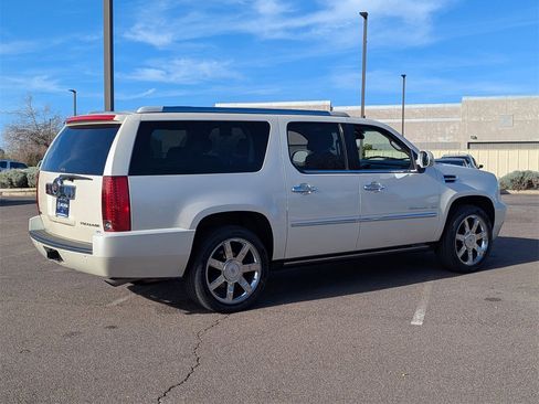 Used 2010 Cadillac Escalade ESV Premium image 7