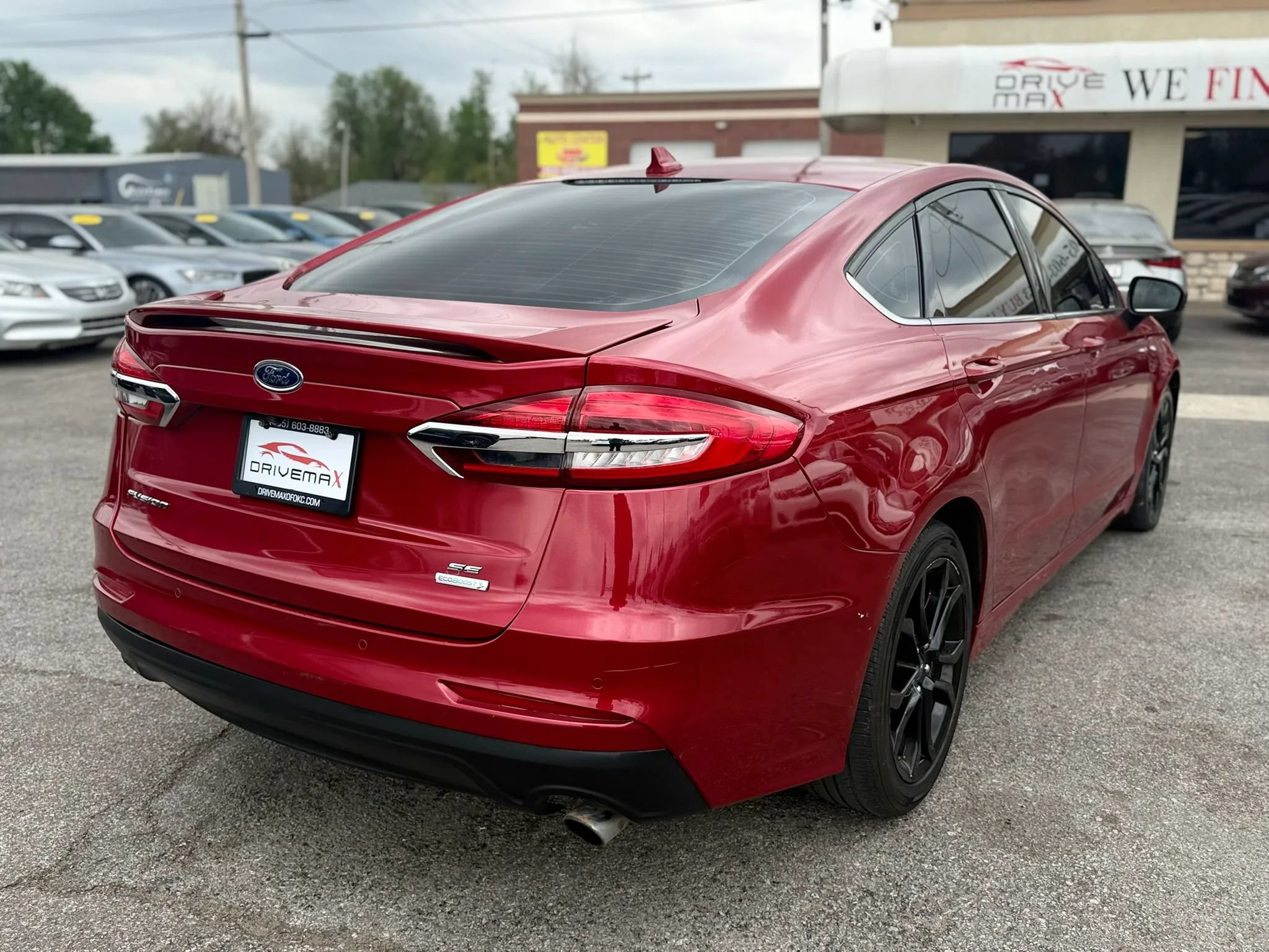 Used 2020 Ford Fusion SE w/ Equipment Group 151A FWD image 4