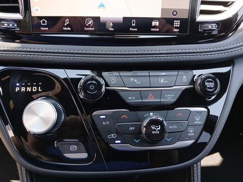 New 2027 Chrysler Pacifica Limited FWD image 40