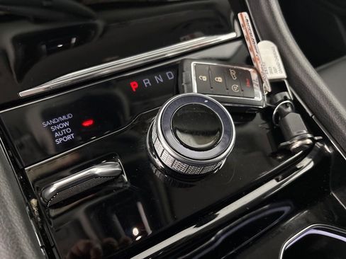 Used 2023 Jeep Grand Cherokee Limited image 19