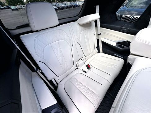 Used 2023 BMW X7 xDrive40i w/ Executive Package AWD/4WD image 29