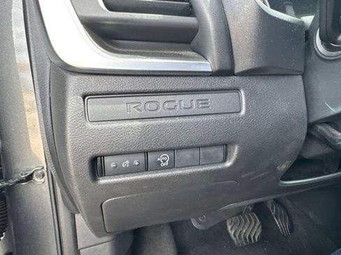Used 2023 Nissan Rogue S FWD image 40