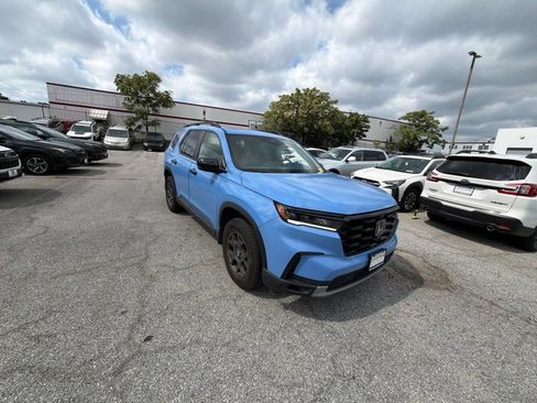 Used 2024 Honda Pilot TrailSport image 1