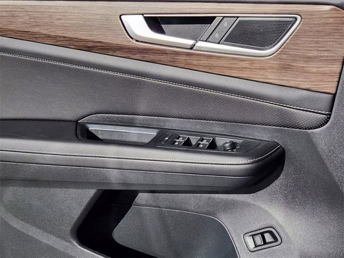 New 2025 Volkswagen Atlas SEL image 4