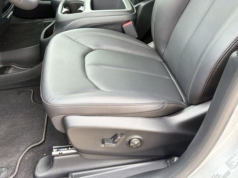 New 2026 Chrysler Pacifica Select w/ S Appearance Package FWD image 14