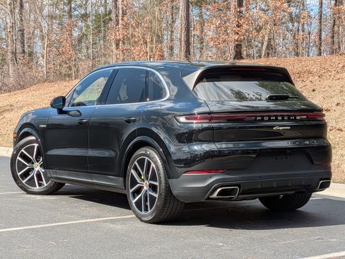 Certified 2025 Porsche Cayenne Coupe AWD/4WD image 3