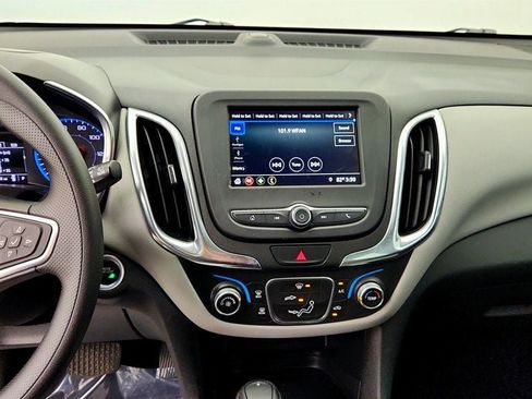 Used 2019 Chevrolet Equinox LS FWD image 18