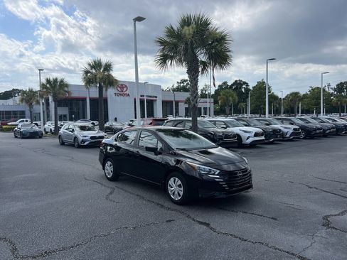 Used 2025 Nissan Versa S FWD image 2