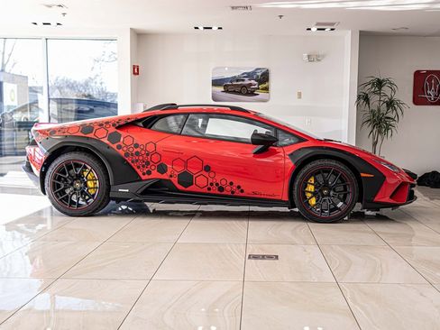 Used 2023 Lamborghini Huracan Sterrato image 10