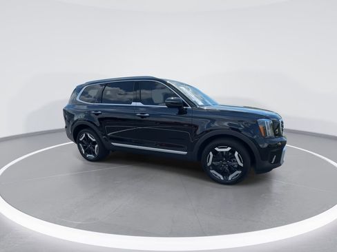 Used 2025 Kia Telluride S FWD image 9