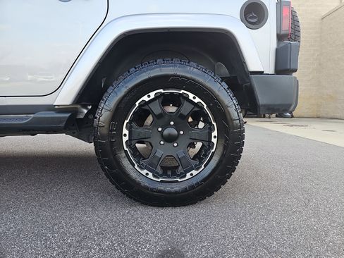 Used 2015 Jeep Wrangler Unlimited Sahara w/ Dual Top Group image 28