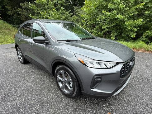 Used 2025 Ford Escape ST-Line FWD image 4
