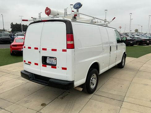 Used 2018 Chevrolet Express 2500 image 6