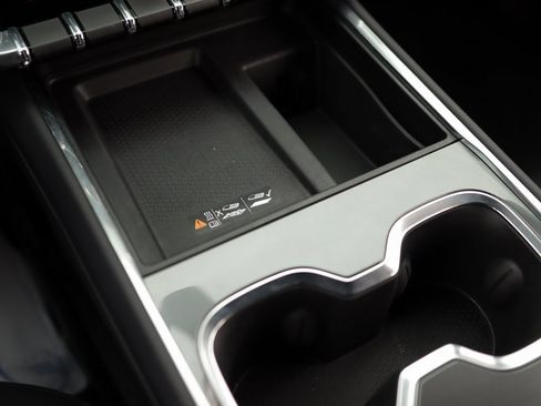 Used 2025 GMC Acadia Elevation image 18