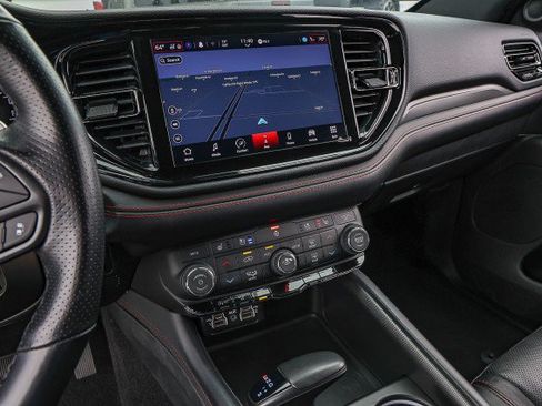 Used 2024 Dodge Durango GT RWD image 12