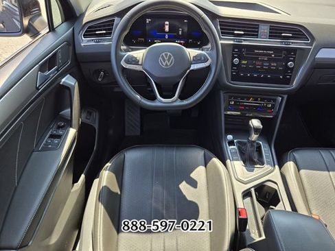 Certified 2022 Volkswagen Tiguan SE FWD image 12