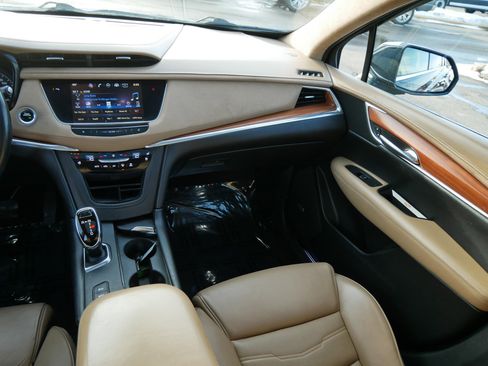 Used 2017 Cadillac XT5 Platinum image 11