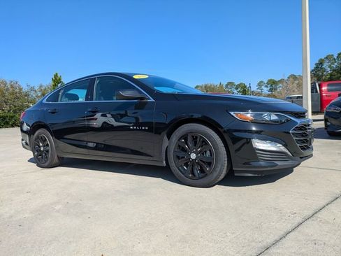 Used 2025 Chevrolet Malibu LT image 2
