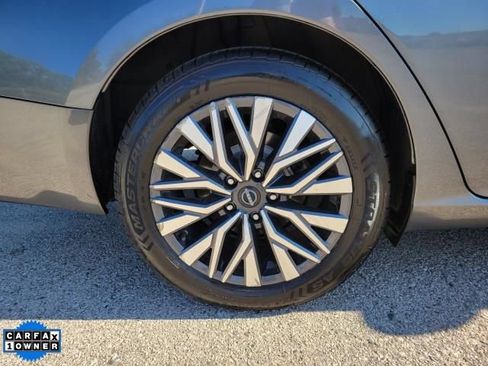 Used 2024 Nissan Altima 2.5 SV FWD image 5